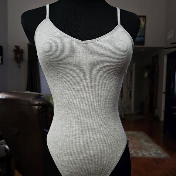 ANWND light gray ribbed bodysuit from Forever 21. Size S/M - Picture 1 of 8